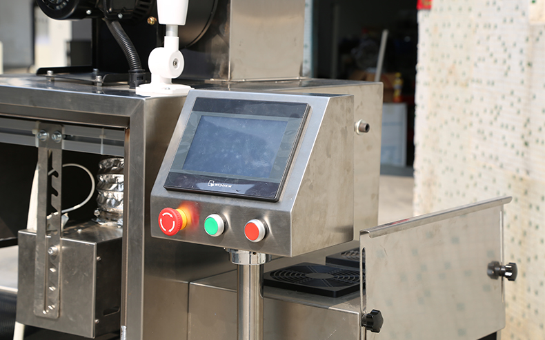 醫(yī)用口罩uv點膠粘貼LED uv固光固化設(shè)備.jpg 醫(yī)用口罩uv點膠粘貼LED uv固光固化設(shè)備.jpg